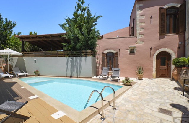 Stone Villa with 22m2 Swimming pool-BBQ!