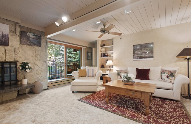 Stonebridge Condos #717 2 Bedrooms, 2 Baths, 2 Fireplaces