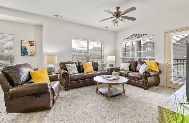 StoneBridge Condo Close to Silver Dollar City and Sleeps 8 for a Great Rate- 3 pools!-Ber 9-3