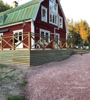 Stor Familjegård i bra läge