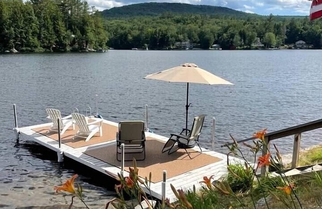 Storybook Cottage, Superior Lakeside Location - Four Season Fun - Come vacation!