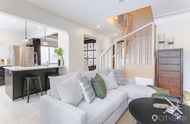 Strathcona. Sleeps 6. Steps from Whyte Ave.