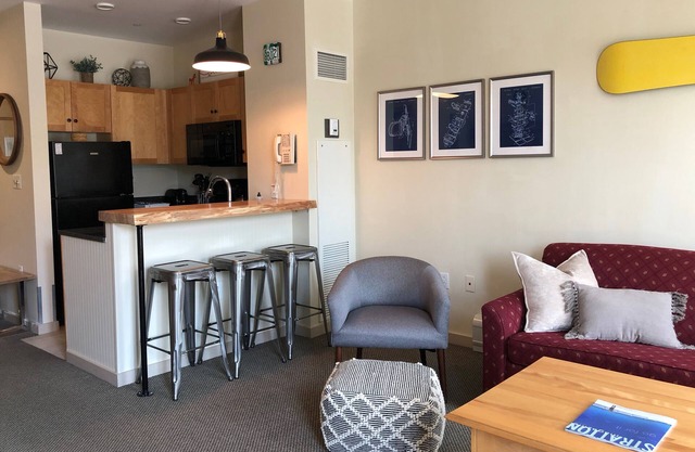 Stratton South Long Trail Studio Adjacent to the Village and Lifts