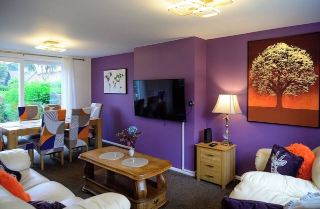 Strelley House 4 - free parking, WiFi , Netflix, Family & Contractor friendly