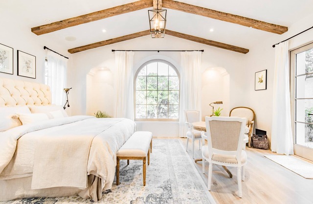 Strikingly elegant, exquisite & estately Villa!