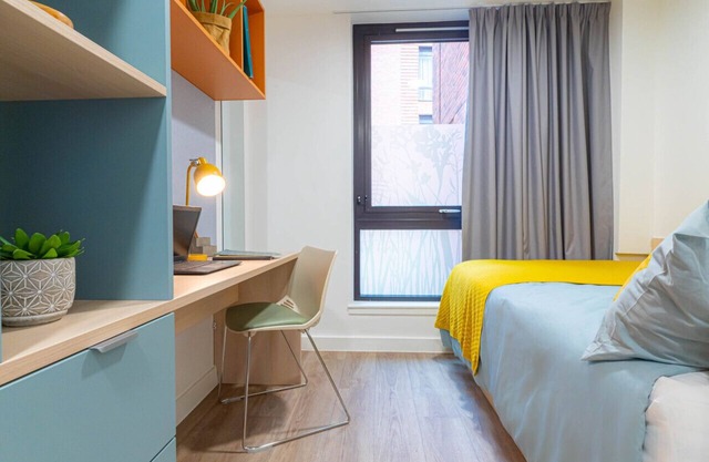 Student Only, Ensuite-in a Stylish Apartment at Signal Place
