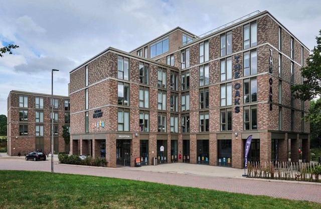 Student Only The Oaks