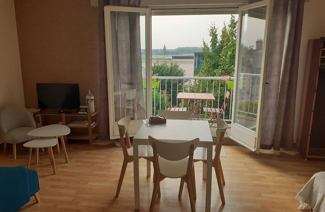 Studio 2/3 Pers - à 2 pas de la Loire - Balcon - Parking Privé - Box Vélos - 2