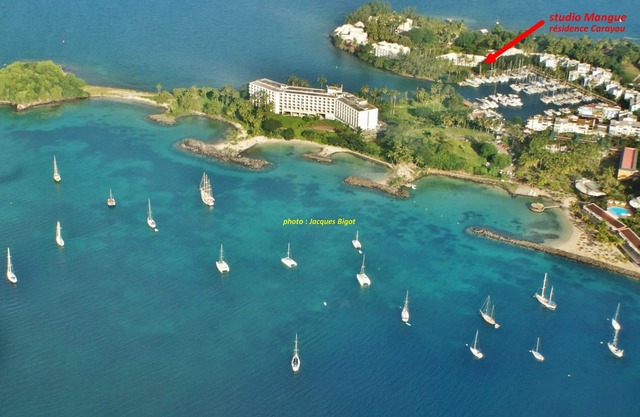 Studio 3 persons, ground floor, in hotel residence with direct access sea