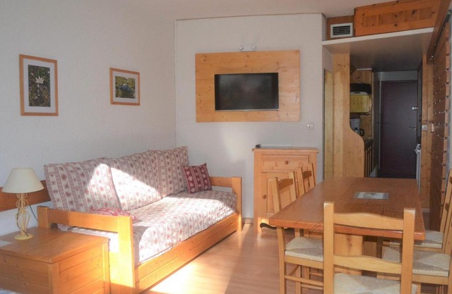 Studio 4 pers, proche pistes et commerces, balcon S-O, cœur village Charvet, animaux admis, wifi - FR-1-411-503