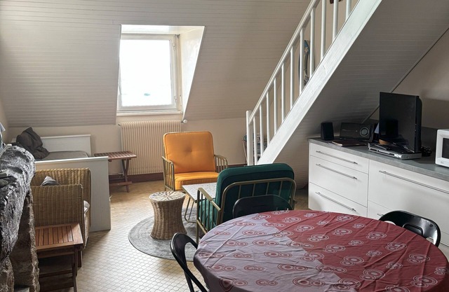 Studio 42 m2. View of the port, south-facing village in the heart of