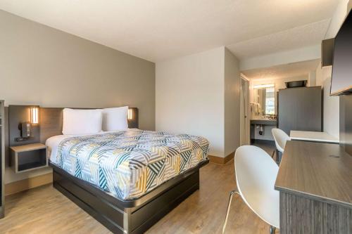 Studio 6 Hayward, CA Silicon Valley Gateway