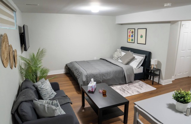 Studio Apartment B | Full Kitchen | Cozy & Modern