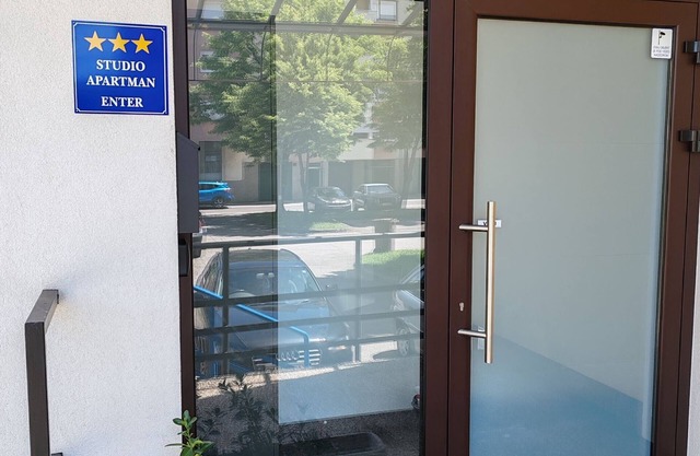 Studio Apartment Enter - Studio Apartment With Terrace