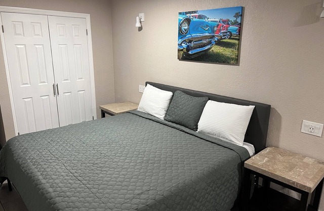 Studio Apartment - King Bed