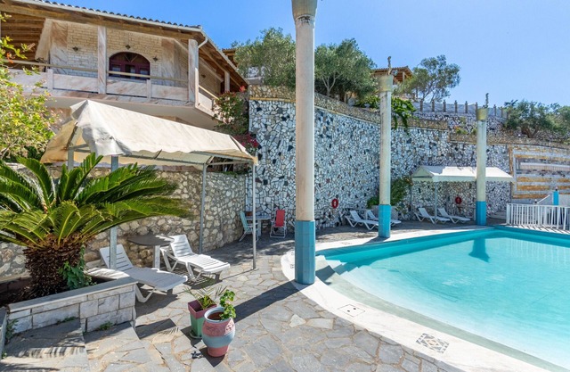 Studio Apartment 'Paco's Resort Standard 1' with Mountain View, Wi-Fi and Air Conditioning