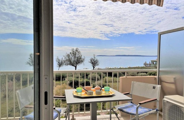 Studio cabine 4 pers, climatisé, parking, plage à pied - Le Lavandou - FR-1-251-509