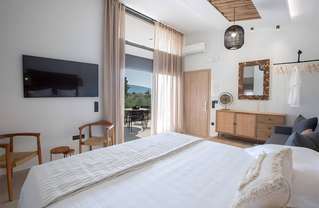 Studio 'Elfam City Suite B' with Shared Terrace, Wi-Fi and Air Conditioning