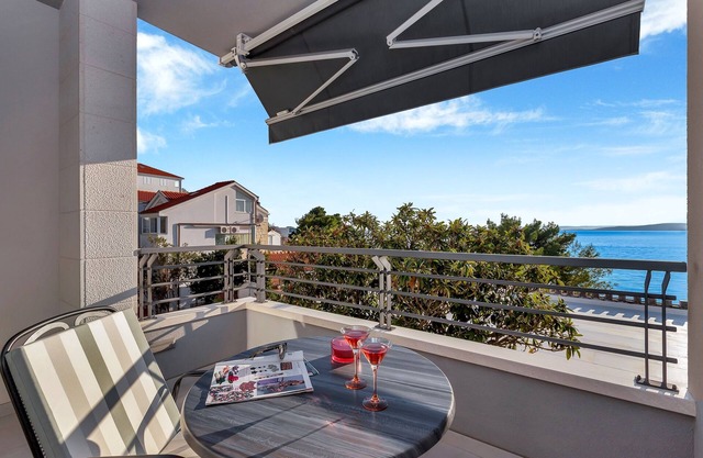 Studio flat near beach Baška Voda, Makarska (AS-2578-c)