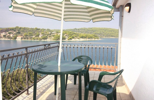 Studio flat near beach Nečujam, Šolta (AS-5182-a)