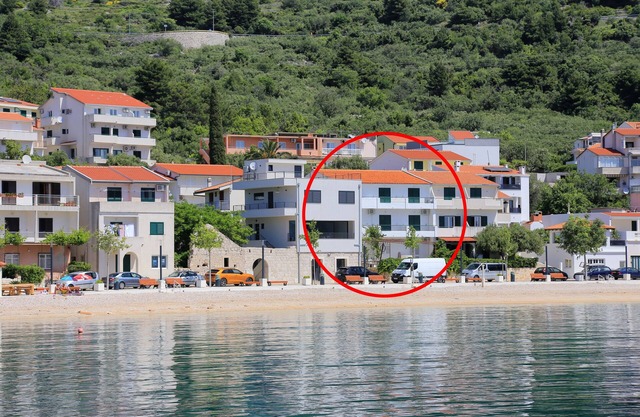 Studio flat near beach Igrane, Makarska (AS-6653-a)