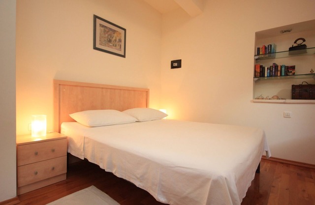 Studio flat near beach Komiža, Vis (AS-3035-a)