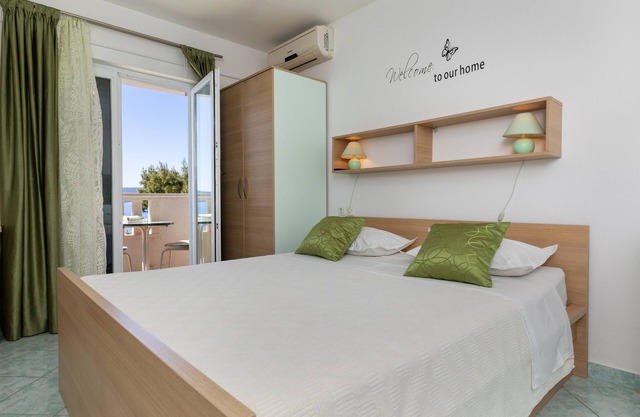 Studio flat near beach Medići, Omiš (AS-1047-c)