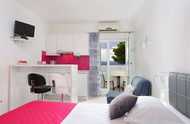 Studio flat near beach Medići, Omiš (AS-1047-b)