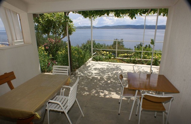 Studio flat near beach Pisak, Omiš (AS-2750-b)