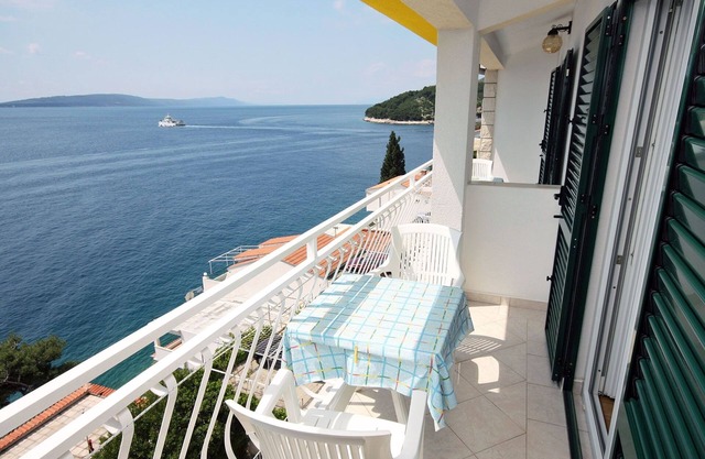 Studio flat with balcony and sea view Drvenik Gornja vala, Makarska (AS-4890-b)