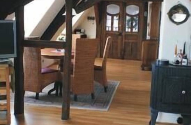 Studio flat with private car park