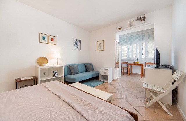 Studio flat with terrace Baška Voda, Makarska (AS-6707-a)