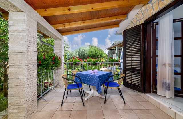 Studio flat with terrace Kavran, Marčana (AS-14109-b)