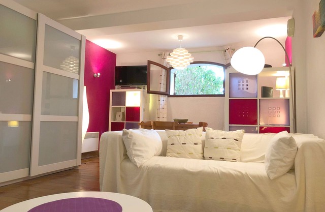 Studio 37m - The beach 6 minutes walk - private parking - comfortable. Calm.