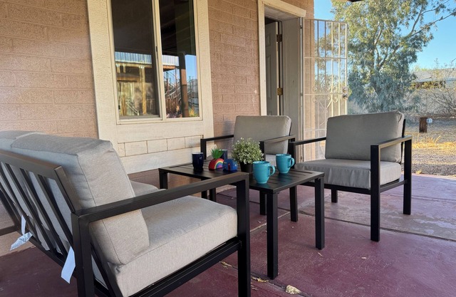 Studio Guest house on a 1.5 acre fenced property