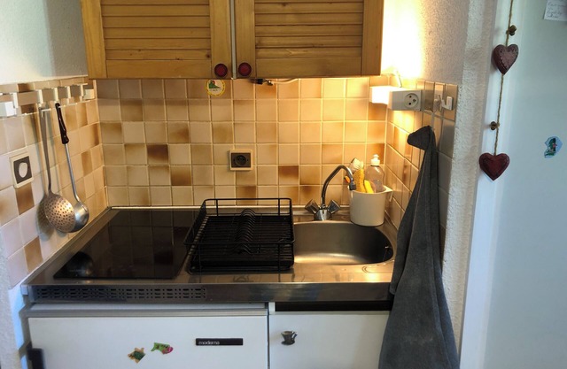Studio in well maintained residence with caretaker in the mountains 1400m.