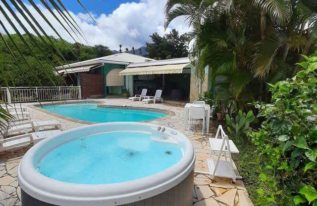 Studio l'Amélie, pool & jacuzzi, sea view, quiet location. Habitation Perle Créole