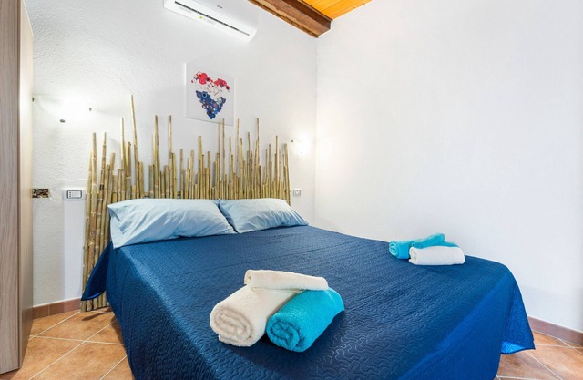 Studio 'L'Arancio' with Mountain View, Private Terrace and Air Conditioning