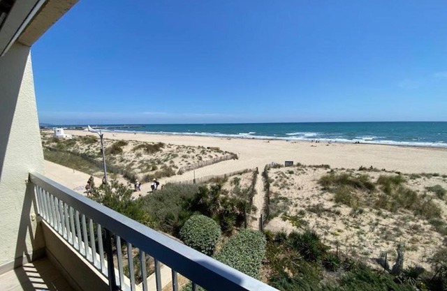 Studio pied dans l'eau, grand frigo, lave-vaisselle, lave-linge, parking privé - FR-1-326-787
