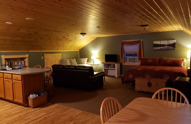 Studio Riverside in Kennebec