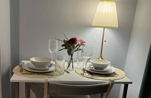 Studio - Sleeps 2 - Parking - Close to Paddington
