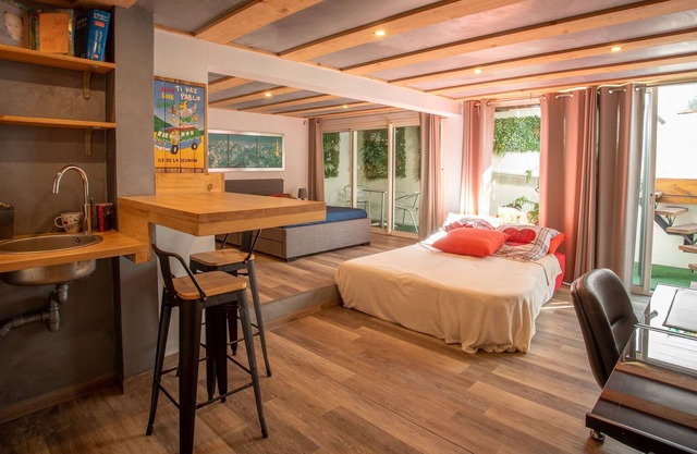 Studio TI CAZ PABLO, modern and pleasant in a quiet area