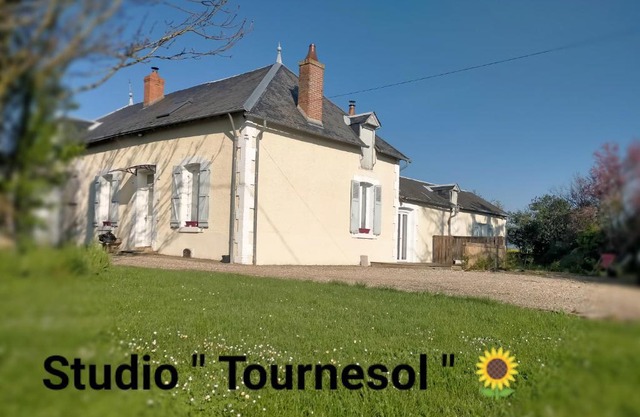 studio " tournesol " au coeur du Berry