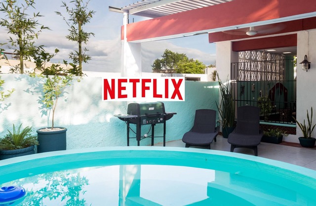 Studio w/shared plunge pool, Netflix, etc. .9 mi. from central sq.
