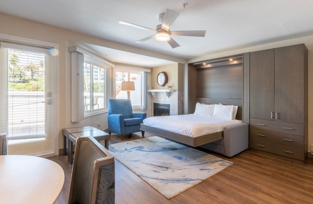 Studio with Balcony/Kitchen, Free Parking! Close to the beach