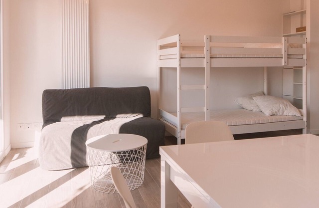 Studio with breathtaking view of Lake Monteux