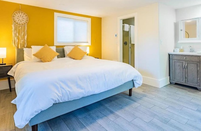 Studio with King-Size Bed