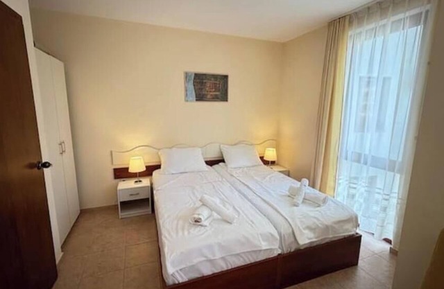 Studio with pool view #6