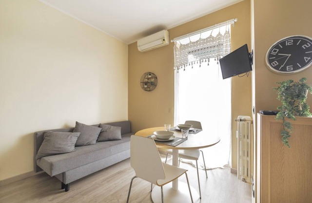 Studio with terrace 100m from M1 subway red line!