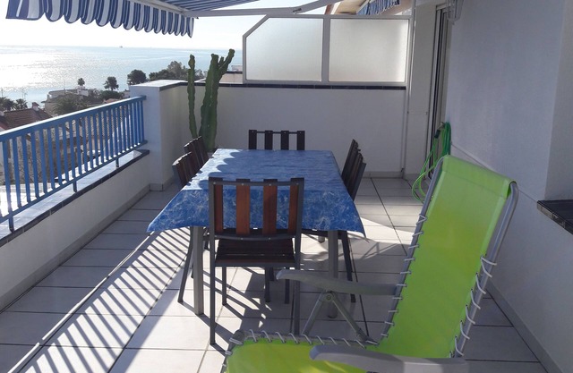 Stunning views of the sea and harbor, FREE WIFI, AIR CONDITIONING, max 4 PEOPLE